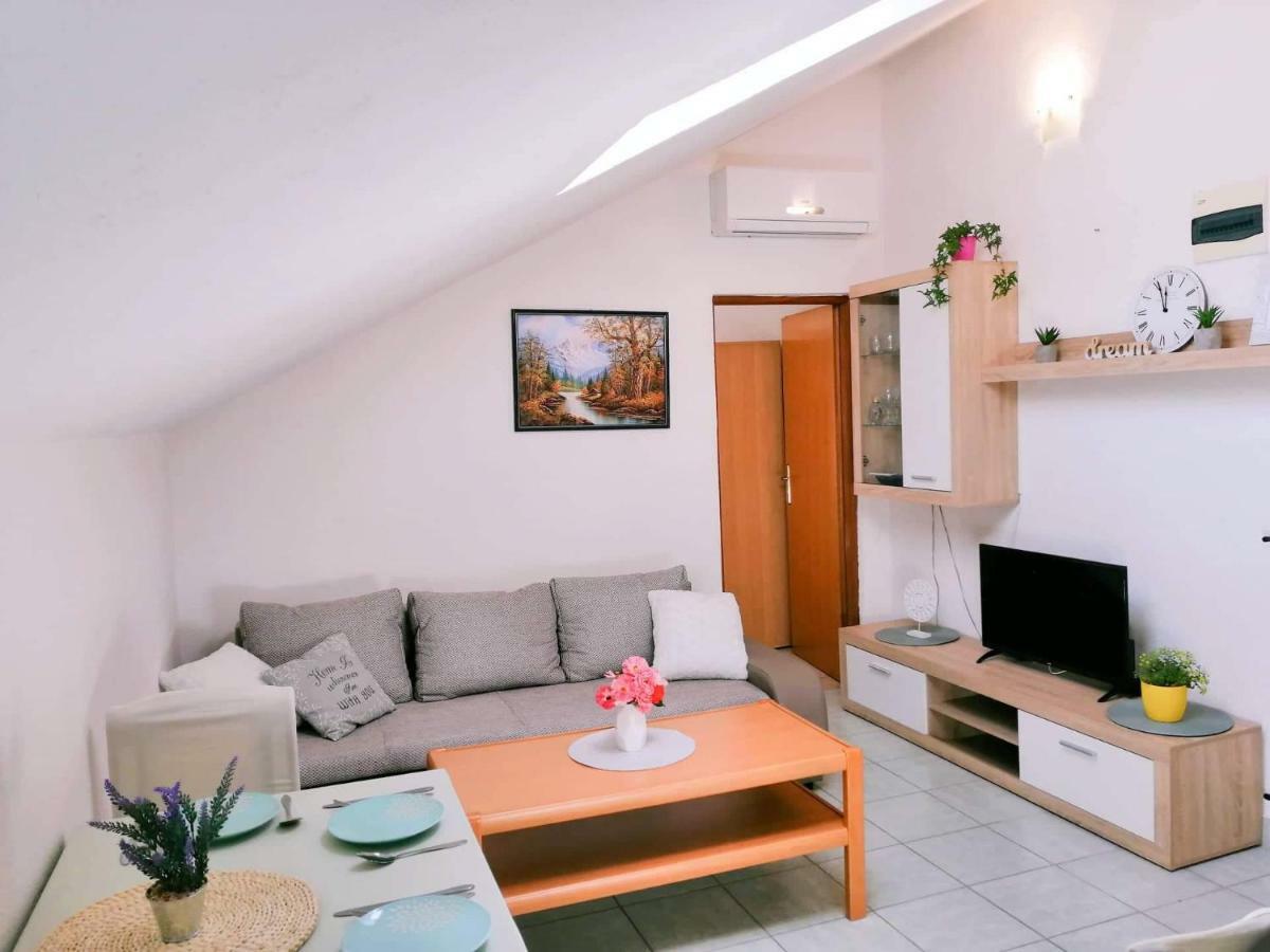 Apartments Nevistic Tribalj  Extérieur photo